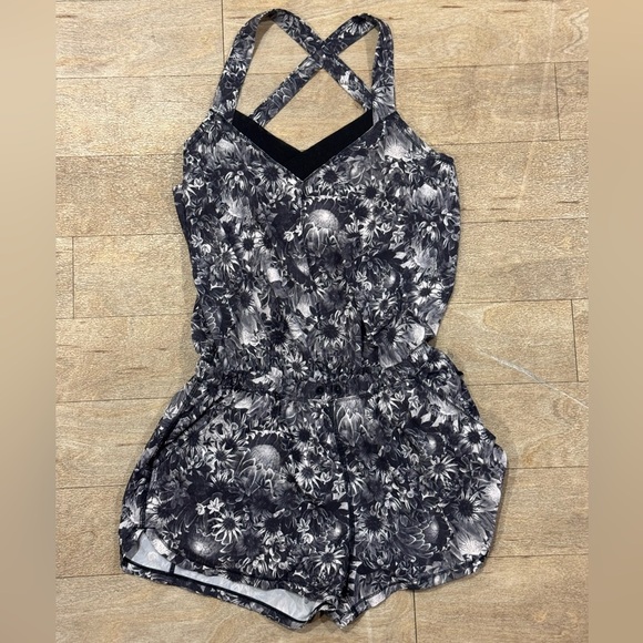 Lululemon The Runsie Flowabunga Black Angel Wing Romper - Picture 3 of 8